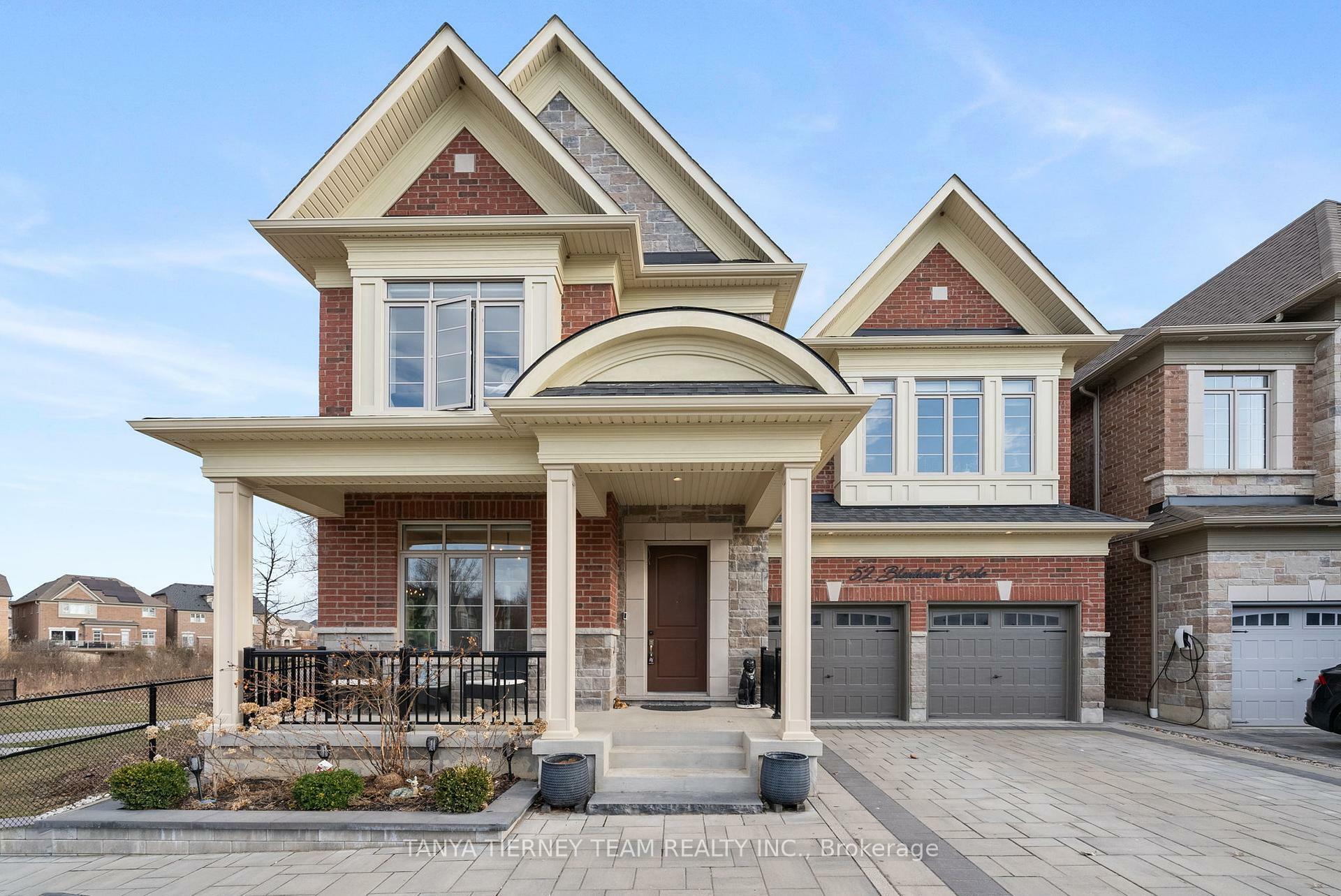 Photo de la propriété: 52 Blenheim Circle ON L1P 0E2