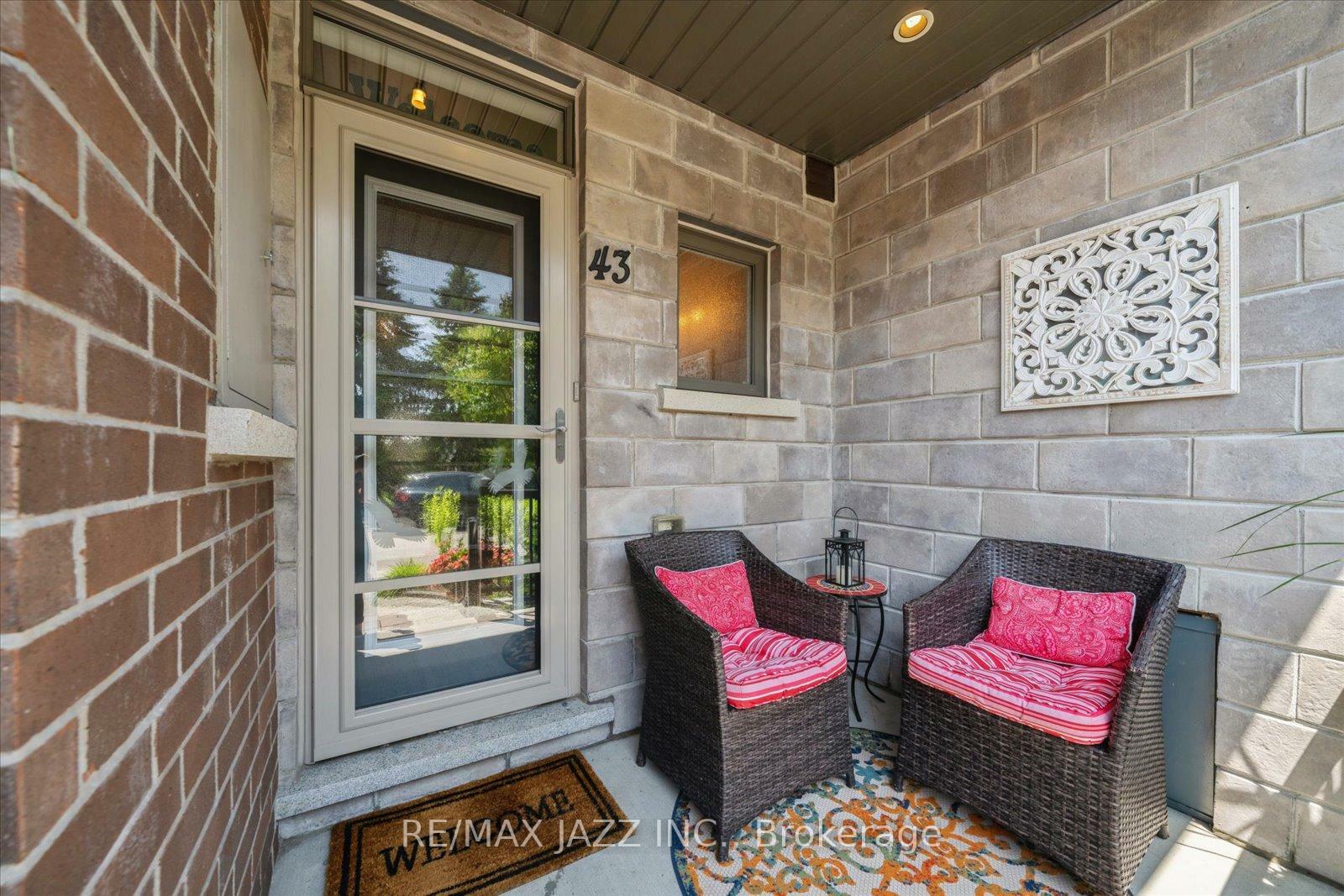 Property Photo:  43 Longshore Way  ON L1N 0M1 