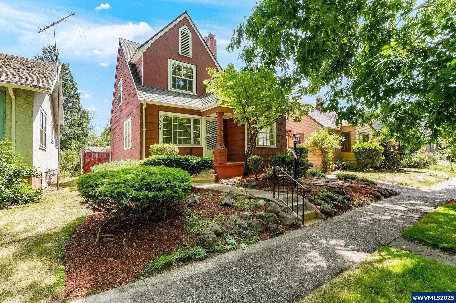 Property Photo: 1864 Church St NE OR 97301