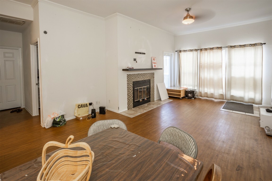 Property Photo: 807 W 25th Street 102 TX 78705