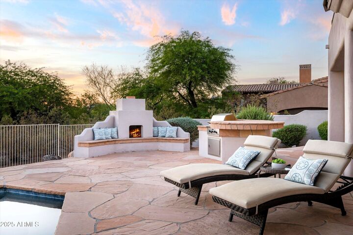 Property Photo: 3946 N Pinnacle Hills Circle AZ 85207
