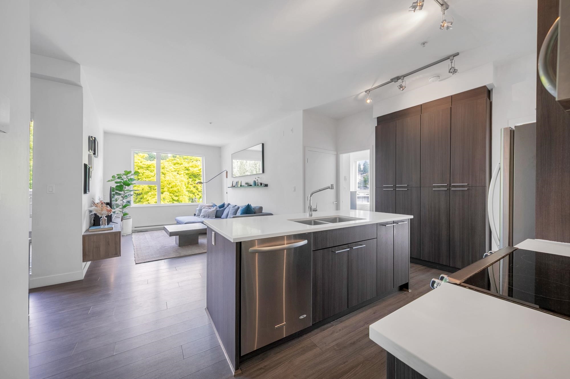 Property Photo: 1201 W 16th Street 201 BC V7P 1R5