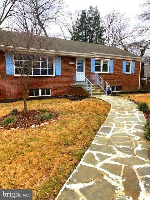 Property Photo: 6908 Ben Franklin Road VA 22150