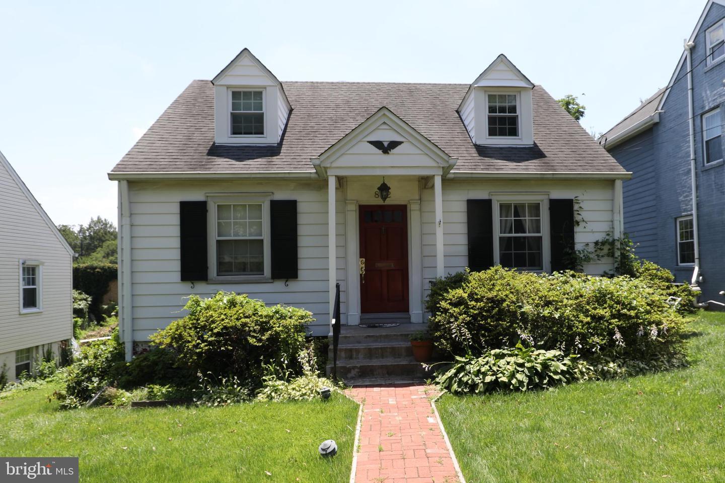 Property Photo:  812 Forest Glen Road  MD 20901 