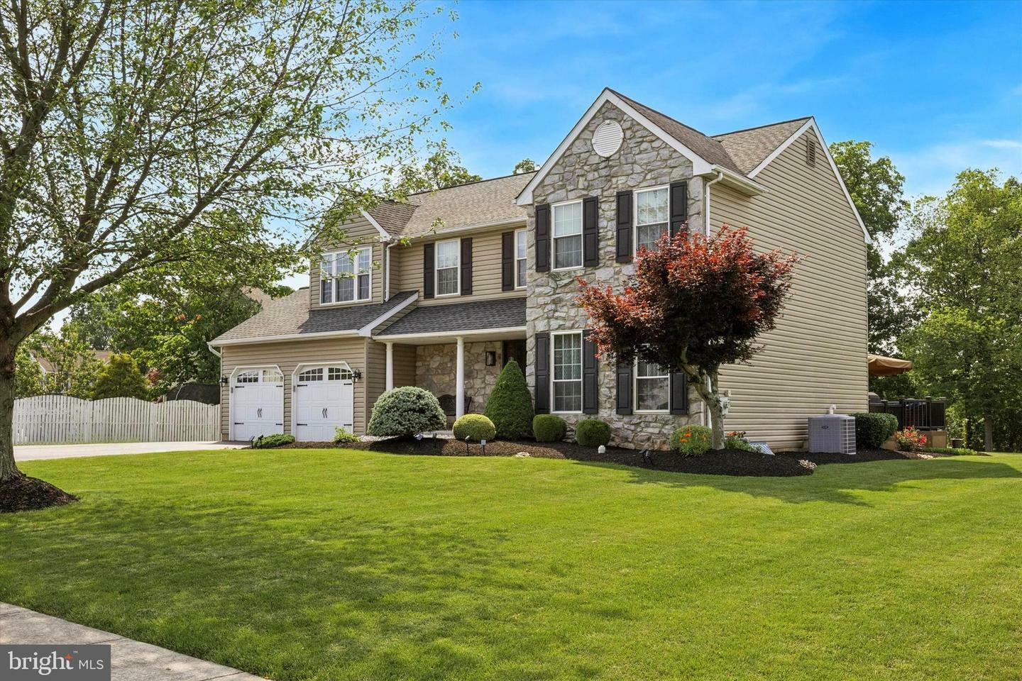 Property Photo: 1447 Bentley Drive PA 18976