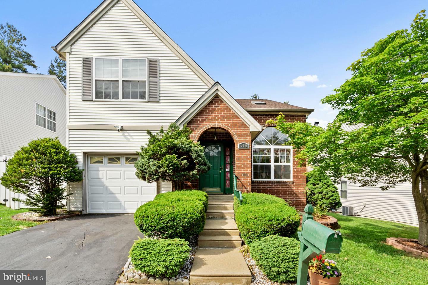 Property Photo: 510 Laura Lane PA 19116