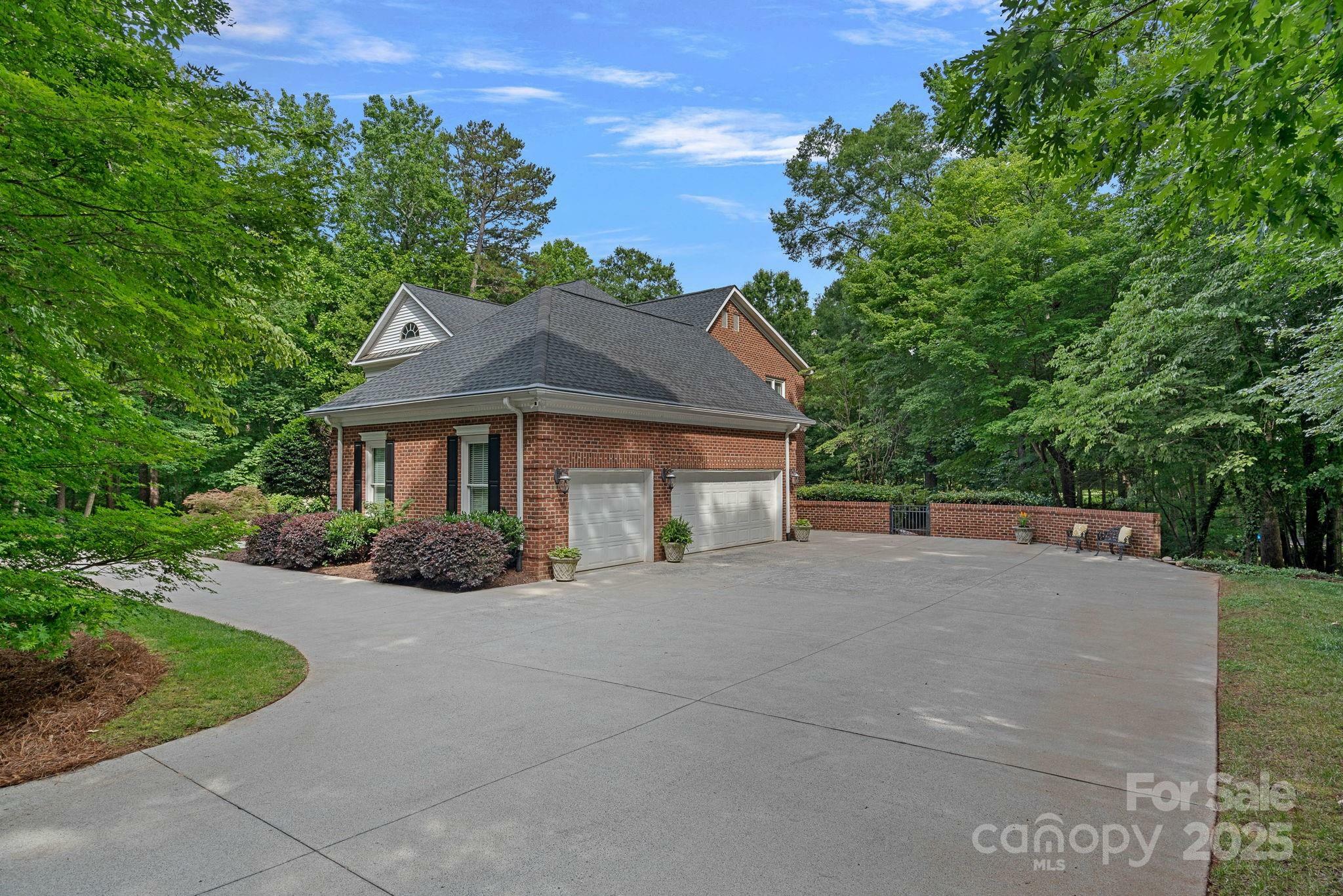 Property Photo: 1317 Longleaf Court NC 28104