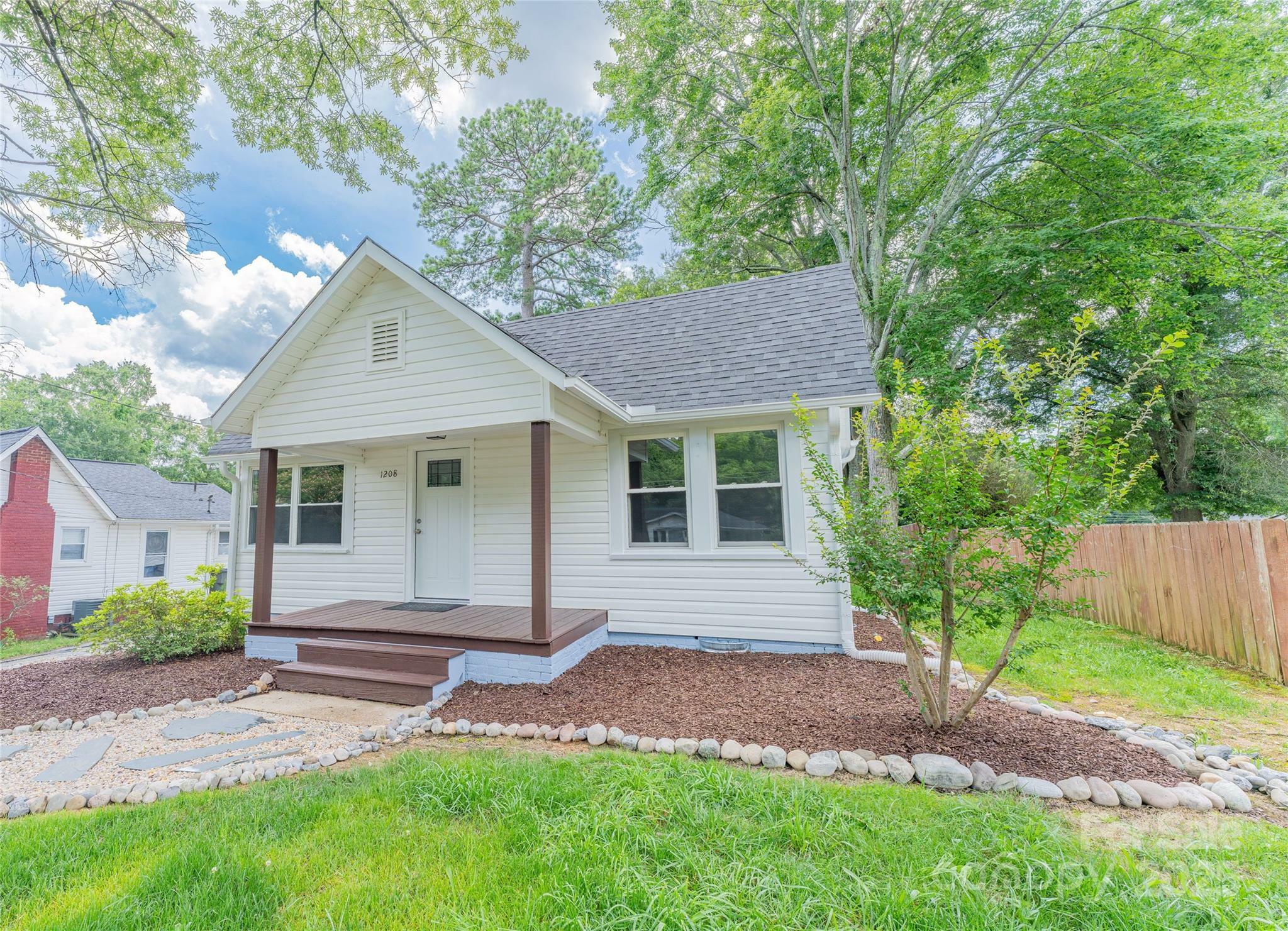 Property Photo: 1208 Martin Luther King Avenue NC 28083