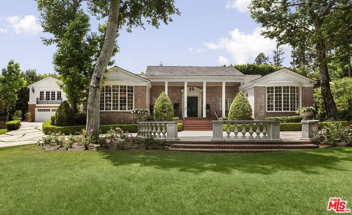 1001 N Crescent Dr  Beverly Hills CA 90210 photo