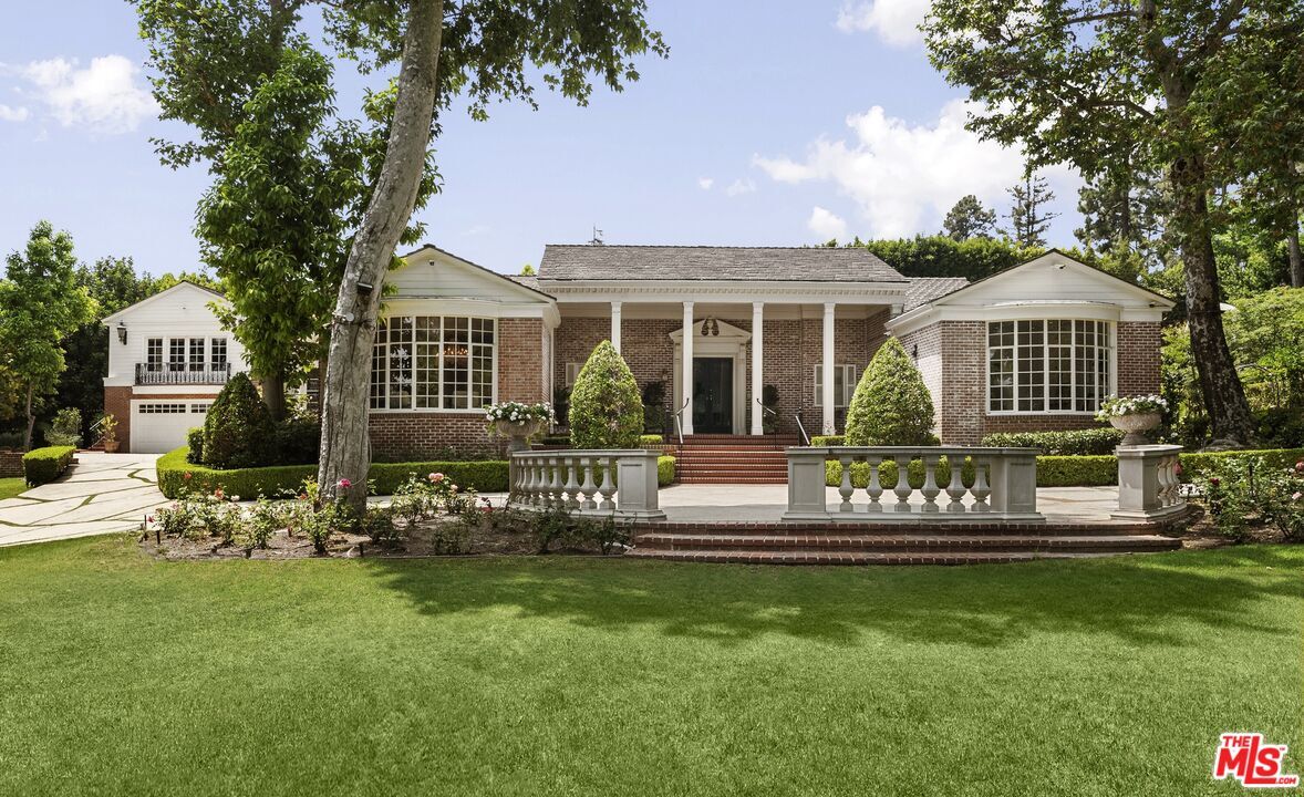 Property Photo: 1001 N Crescent Dr CA 90210