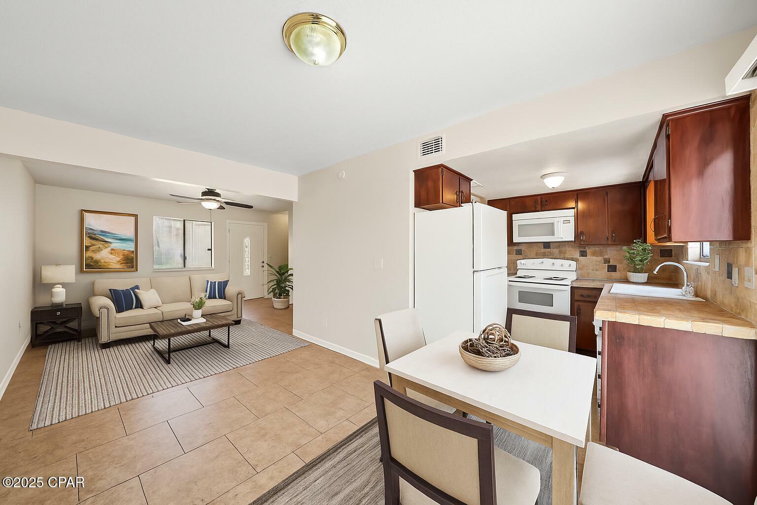 Property Photo: 3923 Molina Road FL 32405