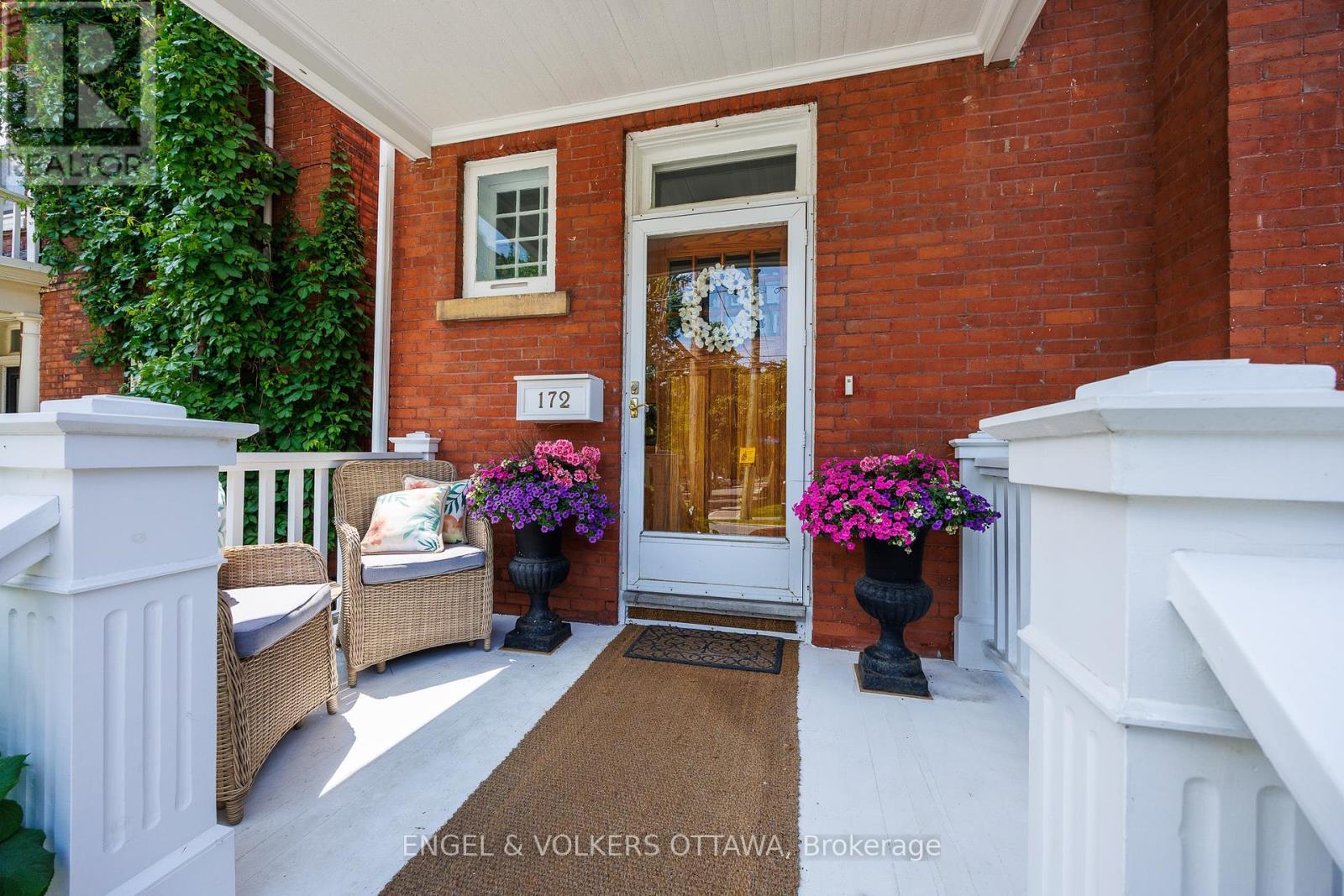 Photo de la propriété: 172 Cartier Street North ON K2P 1K9