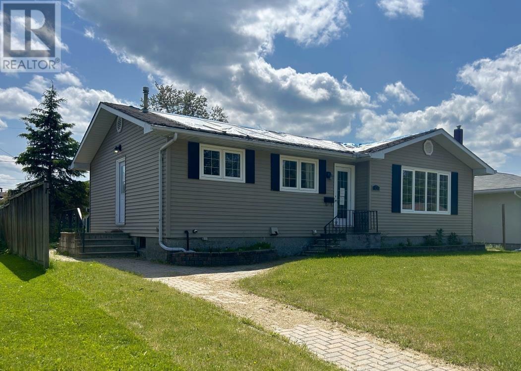 Property Photo: 707 Third Street W ON P9A 3B5