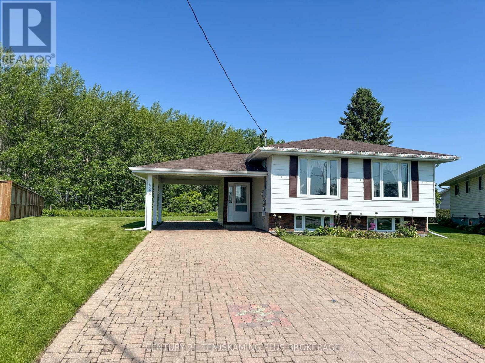 Photo de la propriété: 422 McKelvie Street ON P0J 1P0