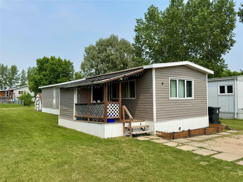 Property Photo: 6 Westpark Place MB R0J 1H0