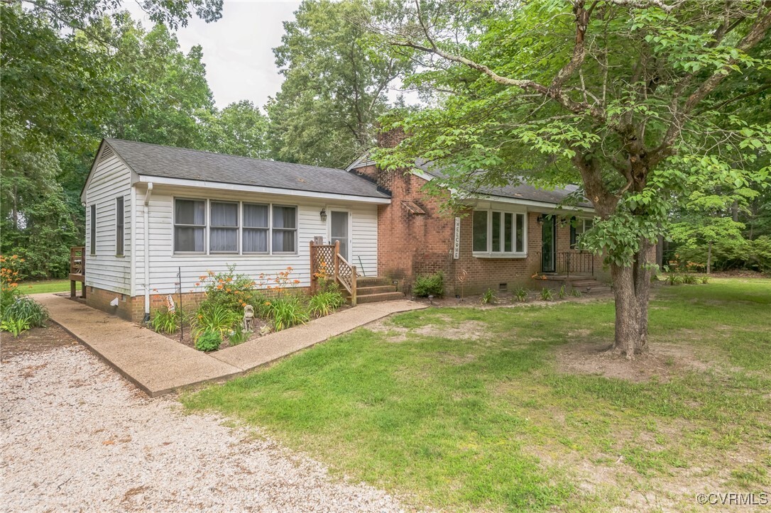 Property Photo: 1305 Pea Ridge Road VA 23023