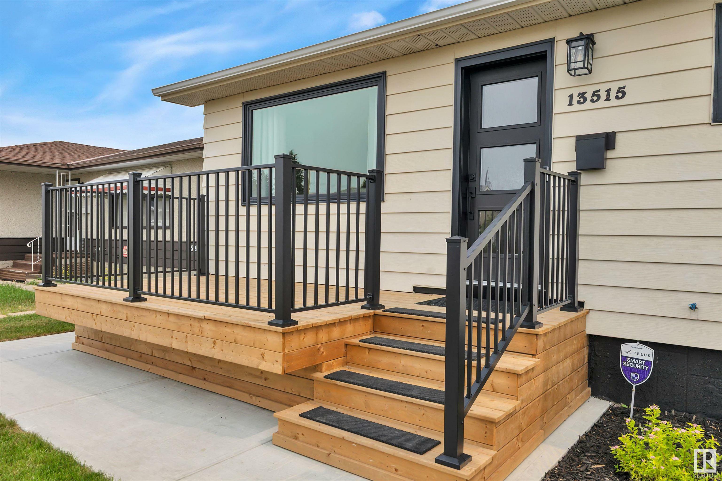 Photo de la propriété: 13515 67 Street NW AB T5C 0C6