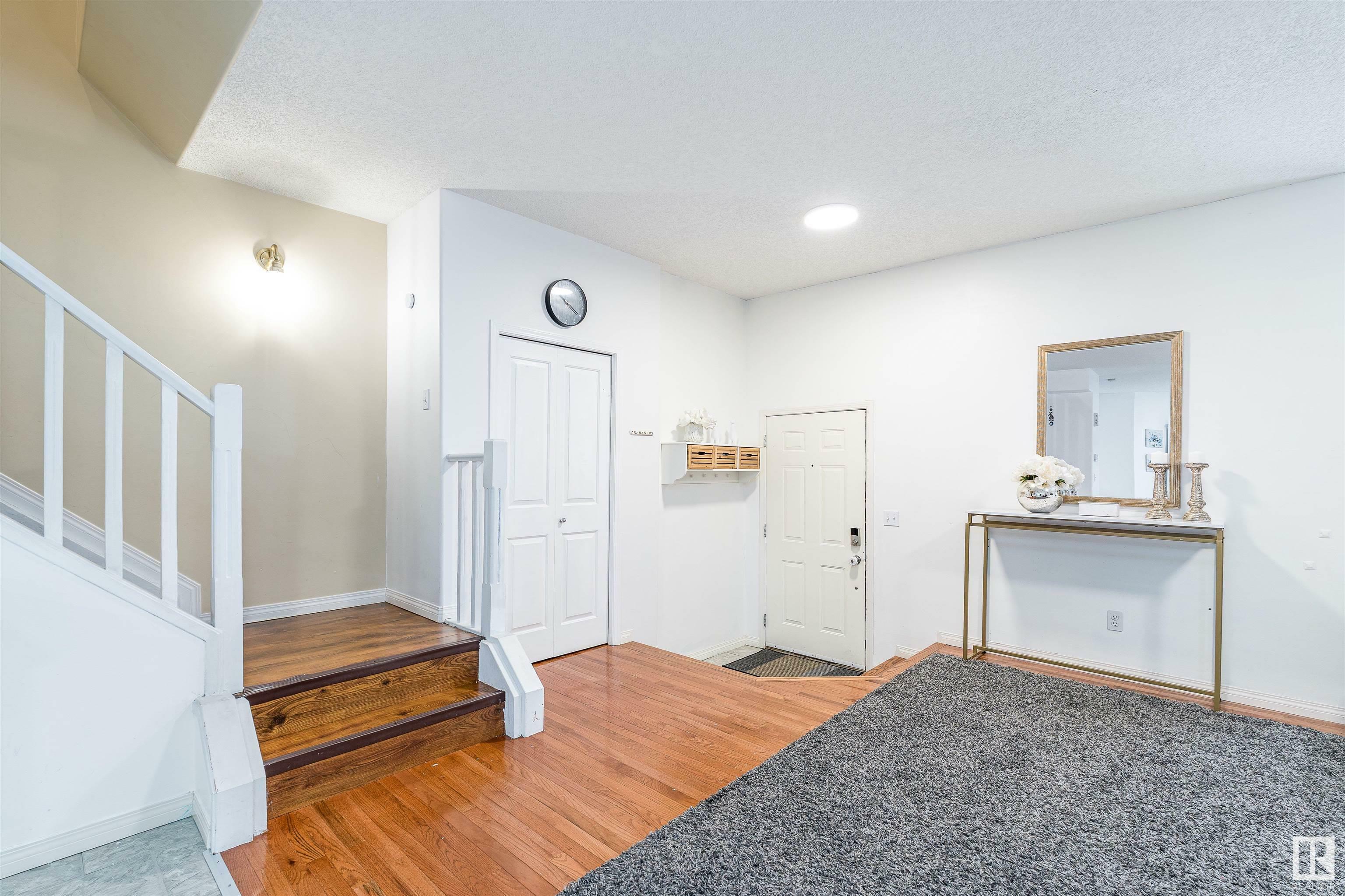 Photo de la propriété: 8403 164 Avenue NW 19 AB T5Z 3Y2
