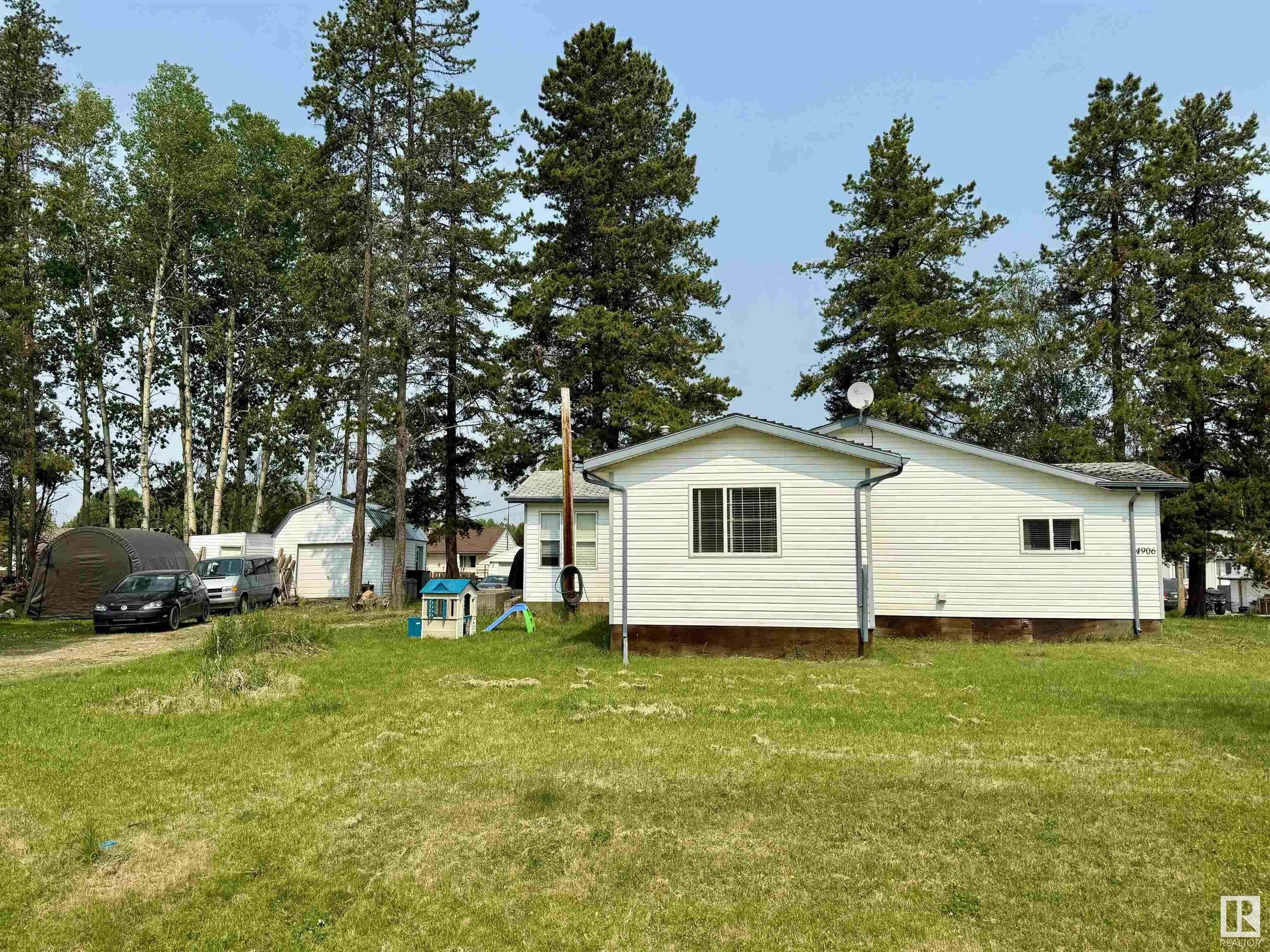 4906 54 Avenue  Cynthia AB T0E 0K0 photo
