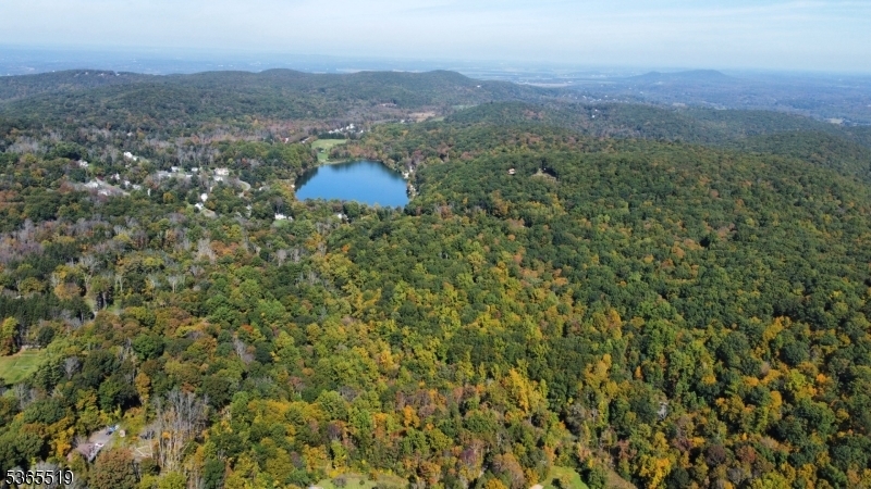 Property Photo:  12 Pond Hollow Rd  NJ 07461 