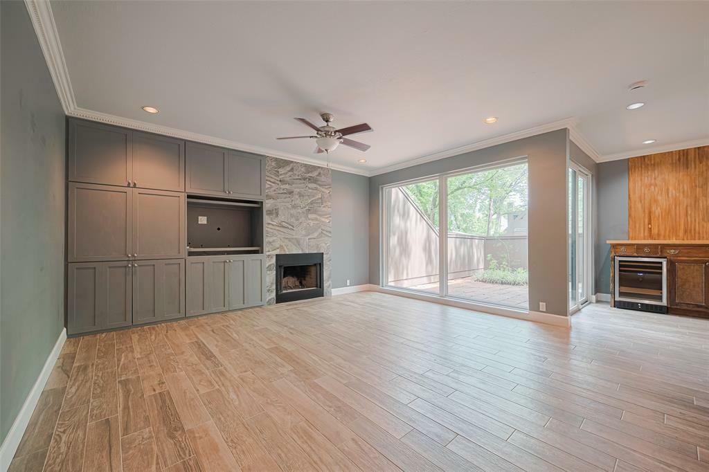 Property Photo: 241 Litchfield Lane TX 77024