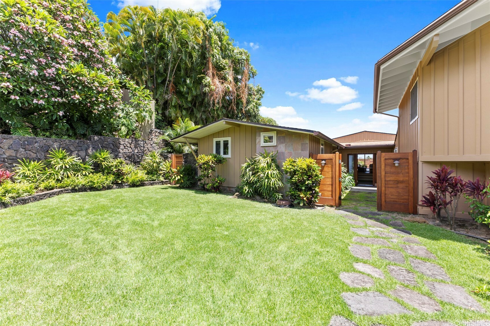 2055 Alihilani Place  Honolulu HI 96822 photo