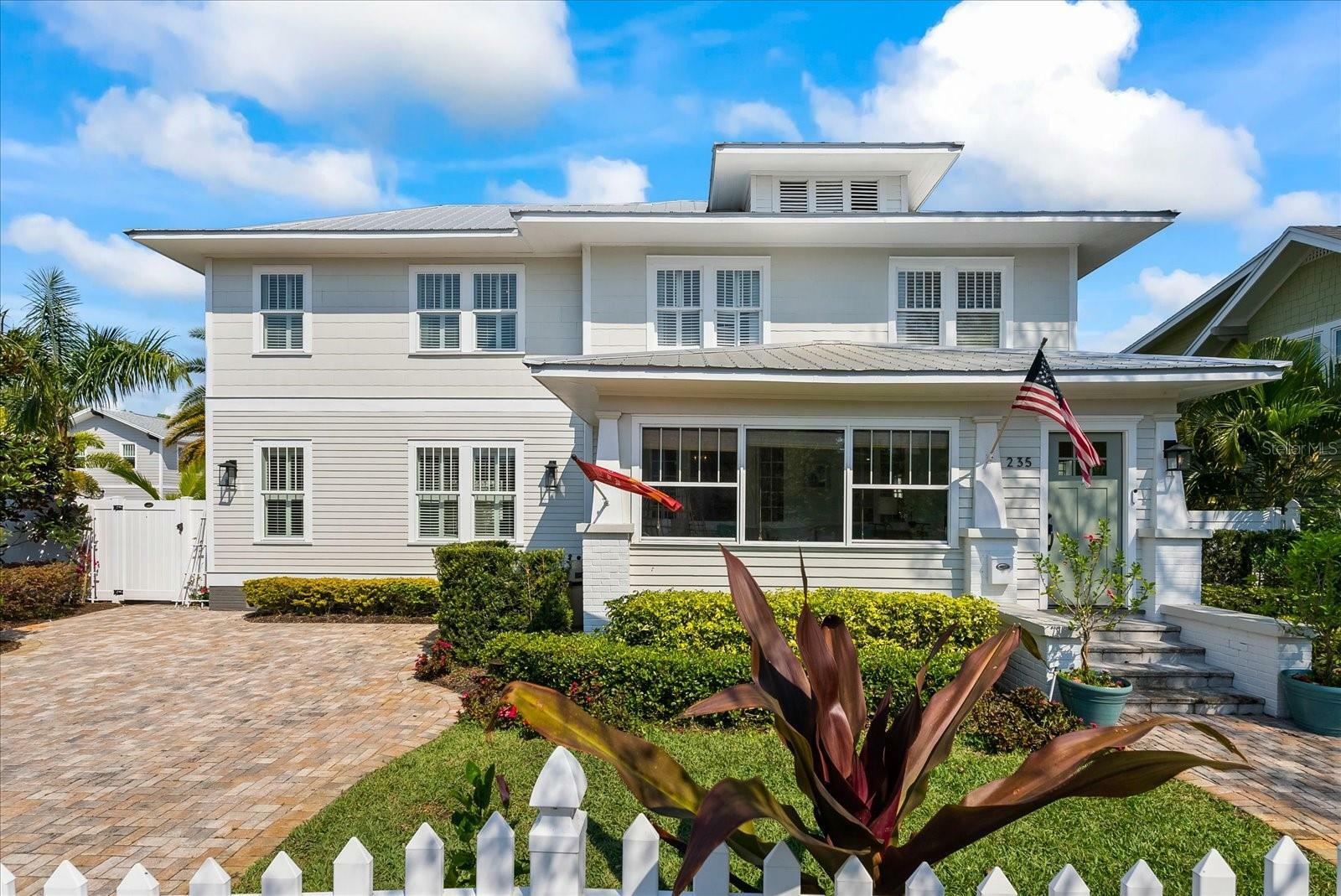 235 10th Avenue NE  St Petersburg FL 33701 photo