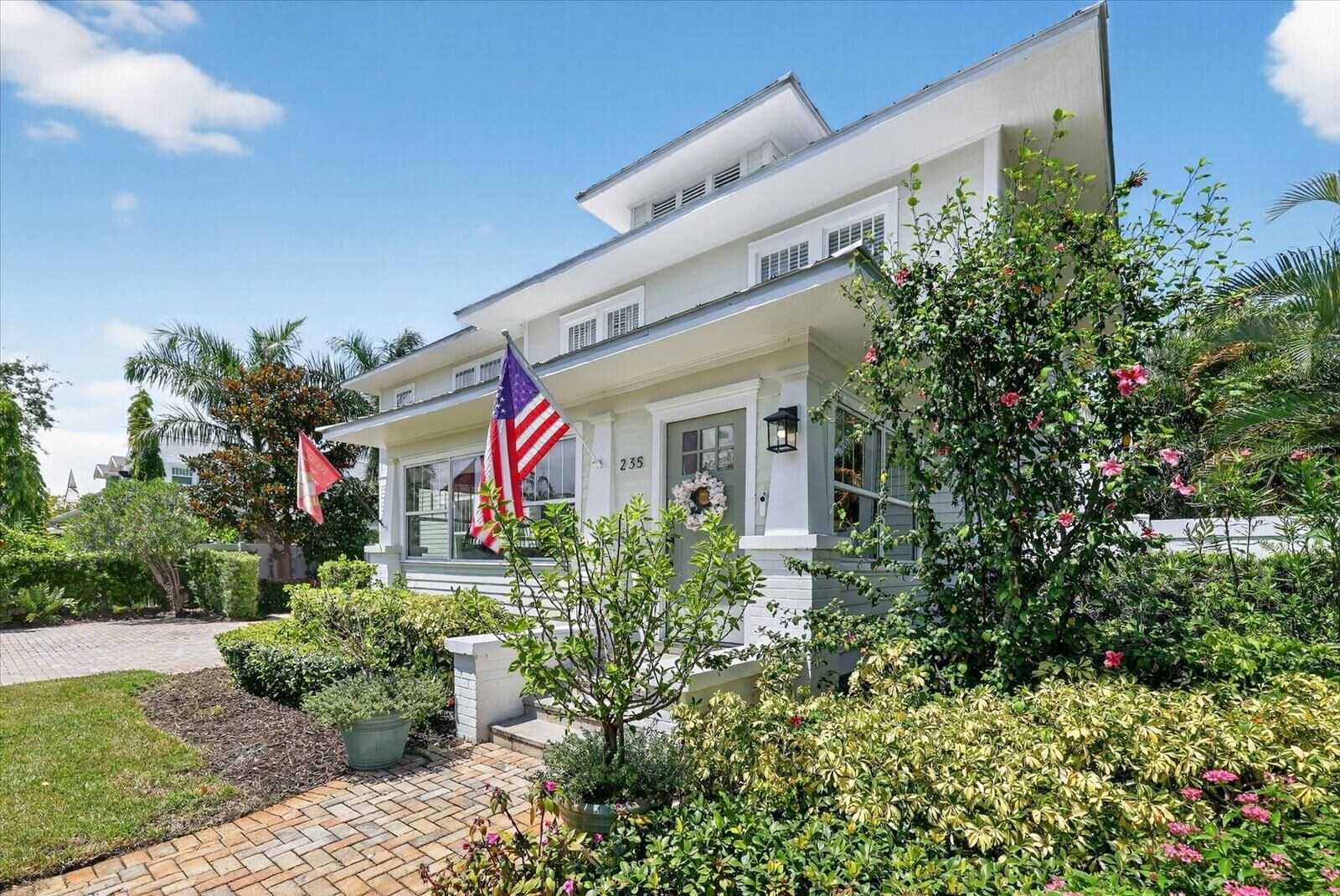 Property Photo: 235 10th Avenue NE FL 33701