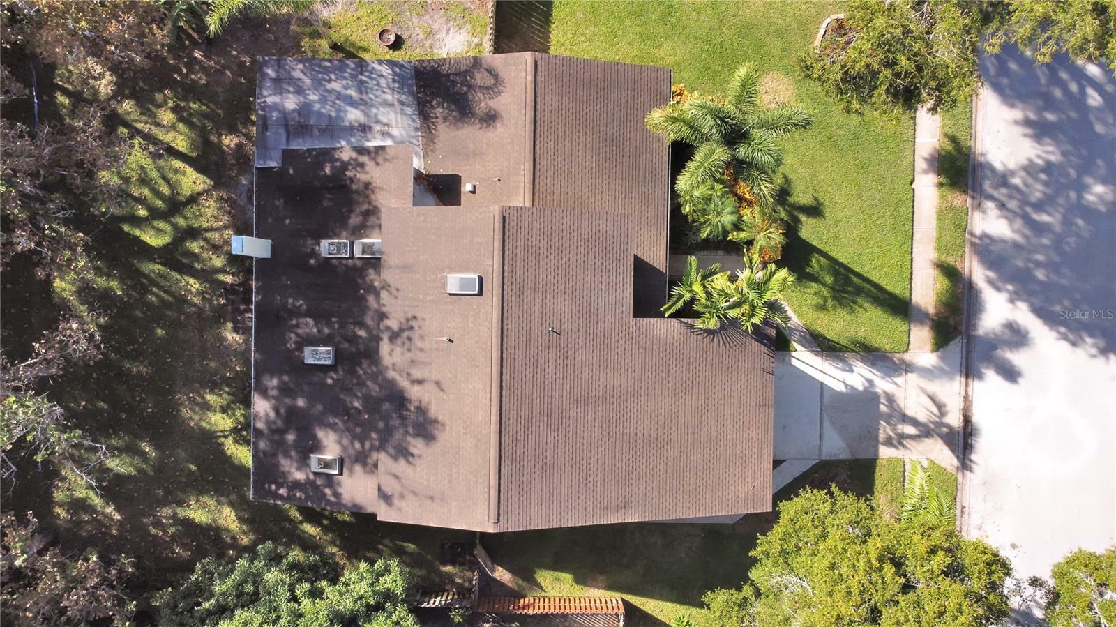 Property Photo: 852 Village Way FL 34683