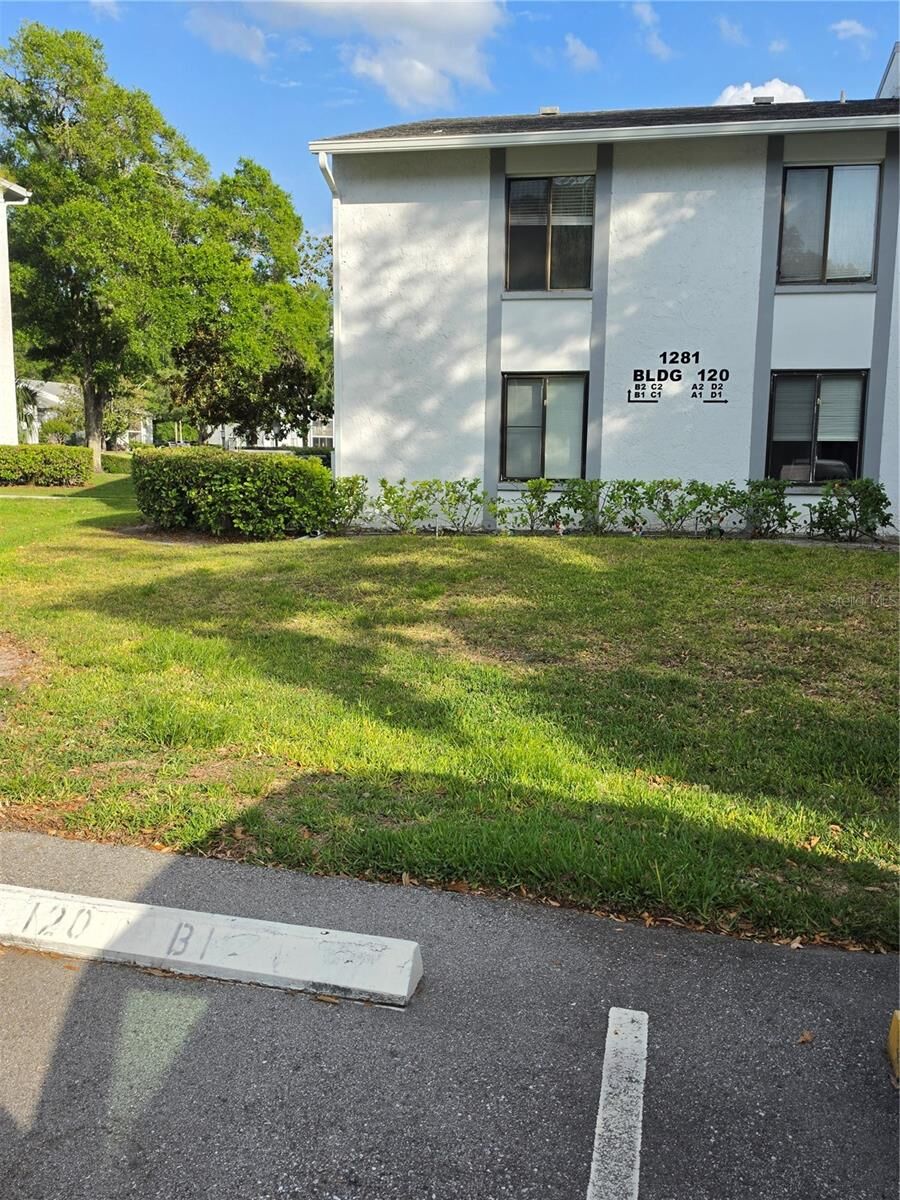 Property Photo:  1281 Pine Ridge Circle E B1  FL 34688 