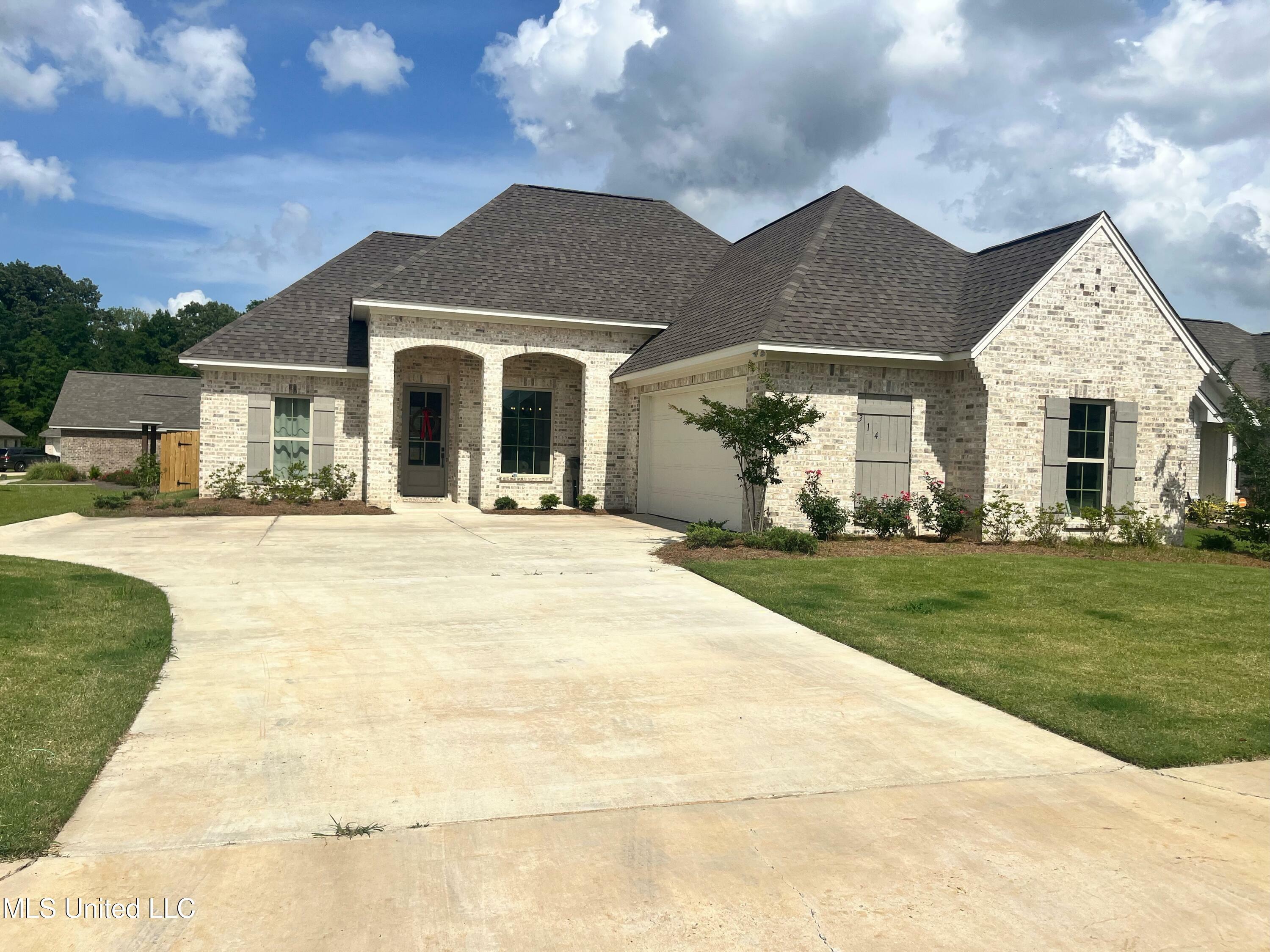 Property Photo: 314 Willow Way MS 39046