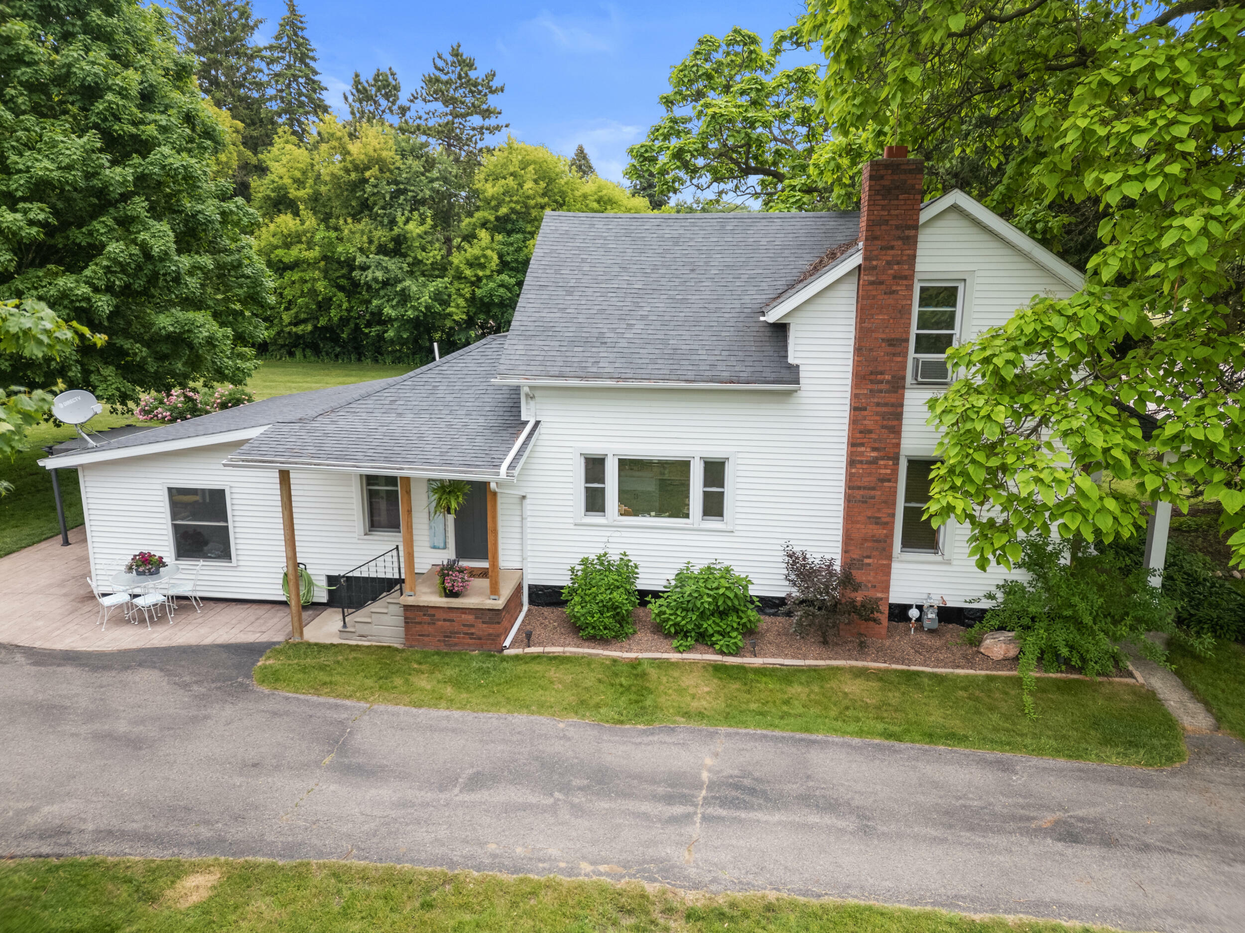 2260 W Bacon Road  Hillsdale MI 49242 photo