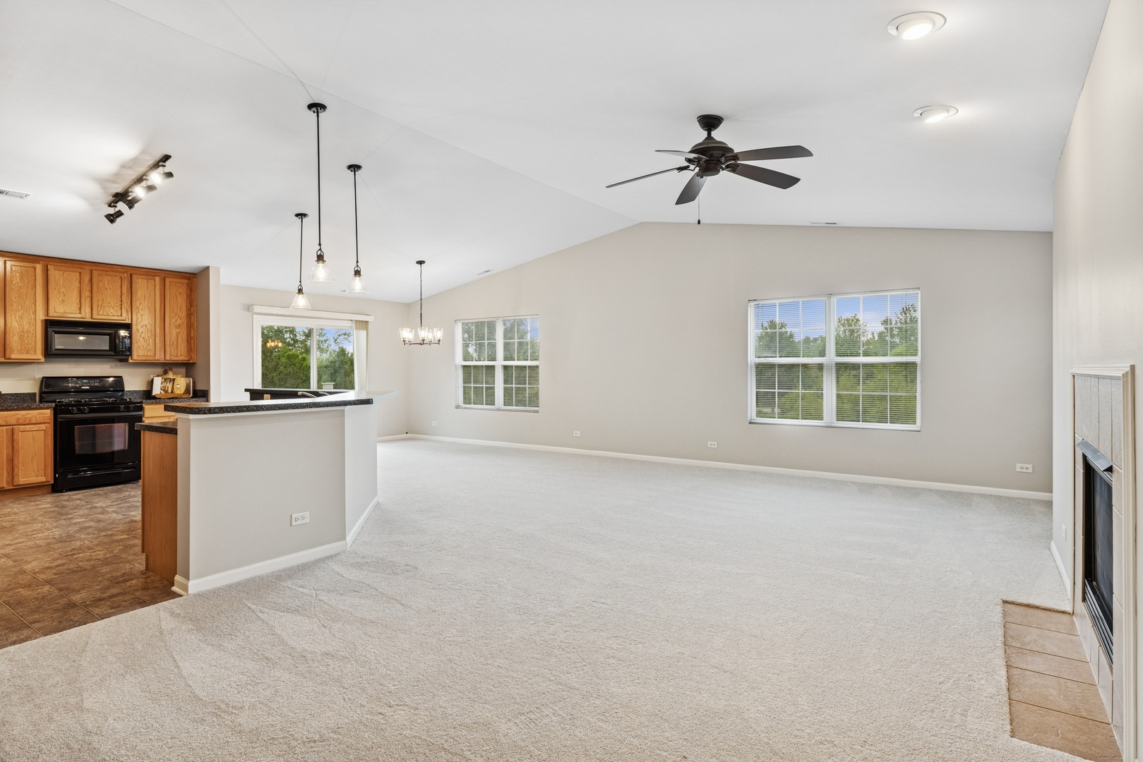 Property Photo: 2662 Loren Court 2662 IL 60102