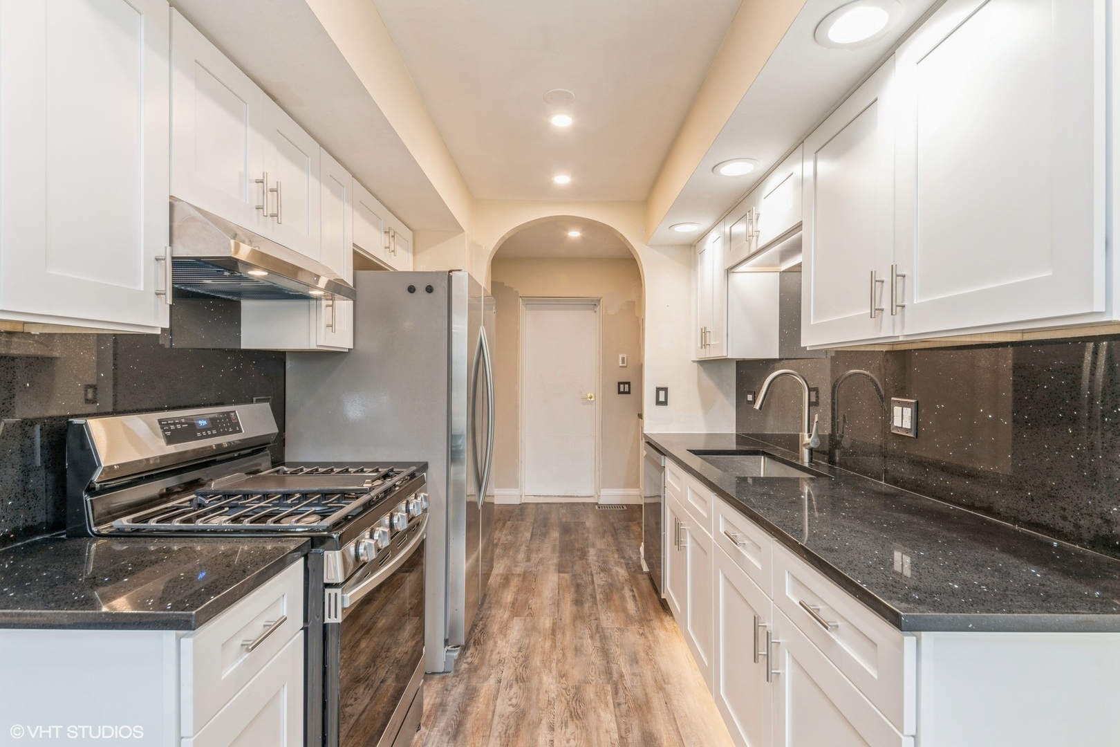Property Photo: 311 Milton Court B IL 60108