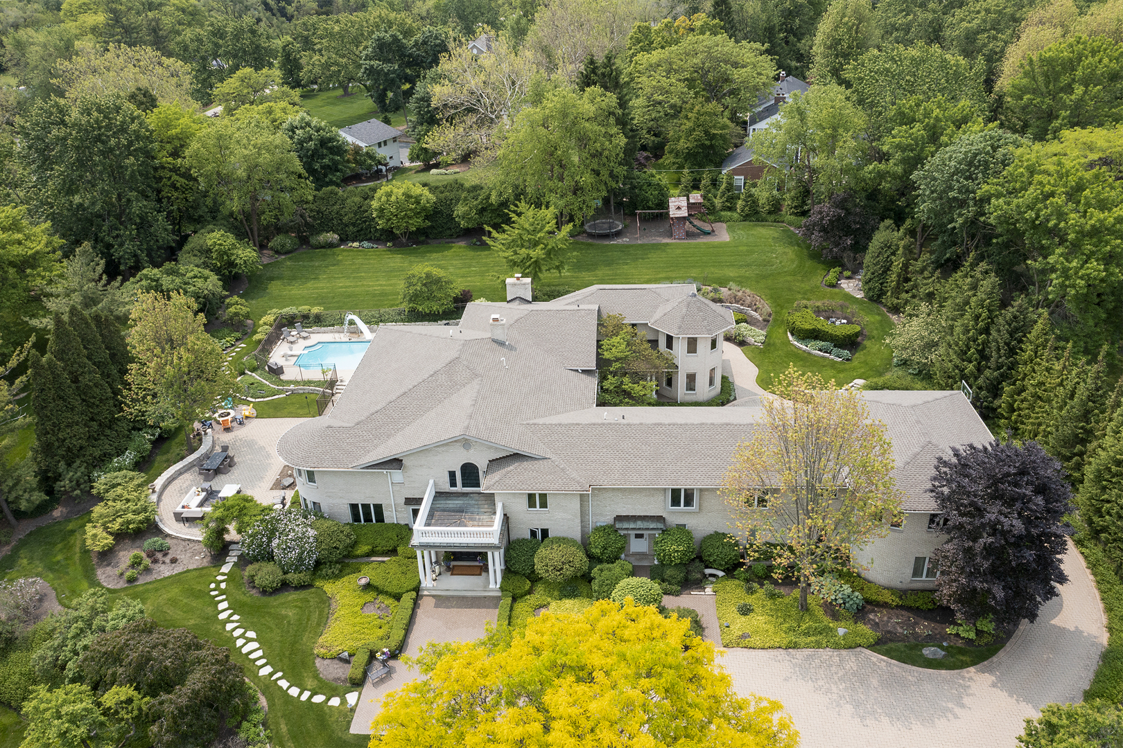Property Photo: 1877 Banbury Road IL 60067