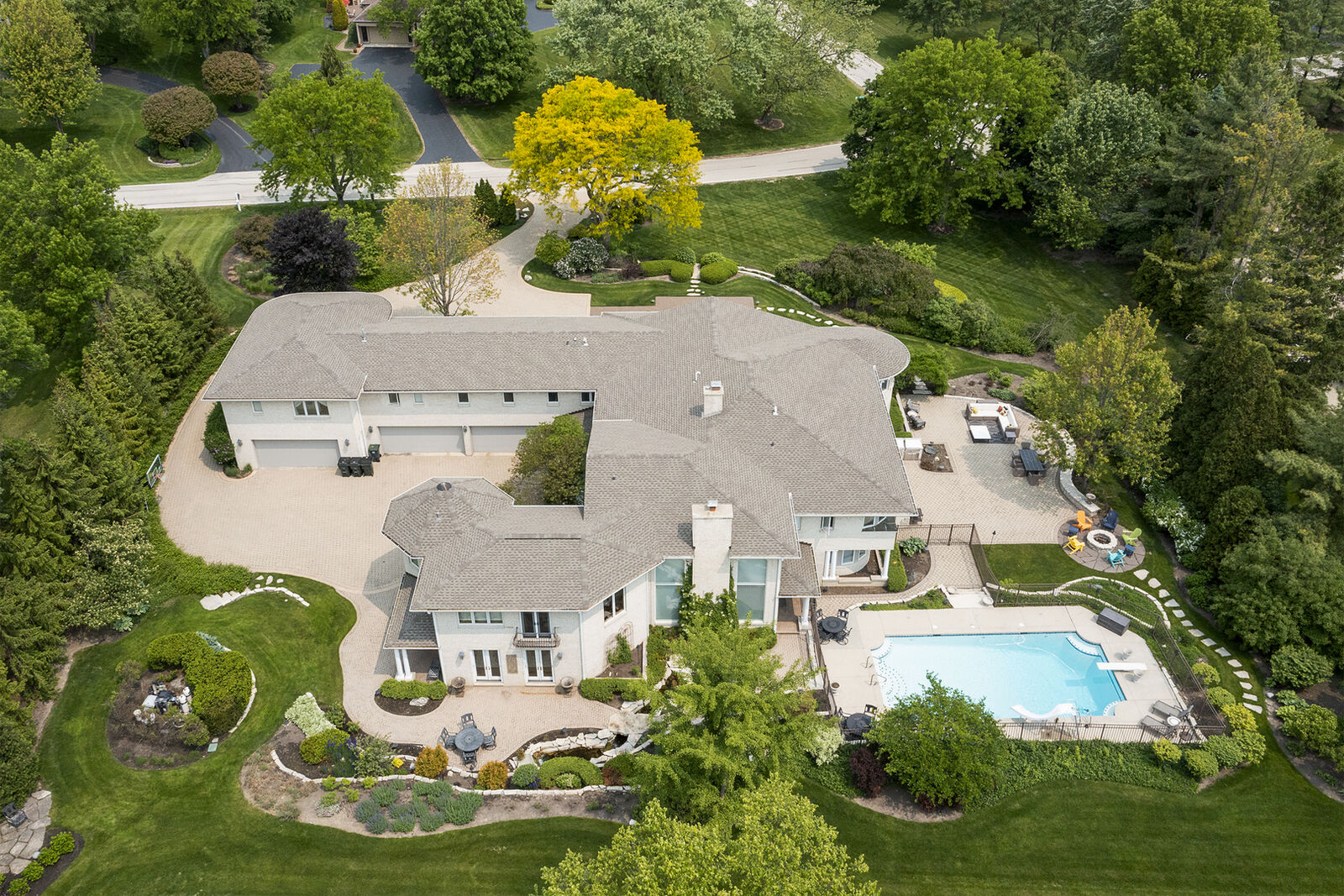 Property Photo:  1877 Banbury Road  IL 60067 