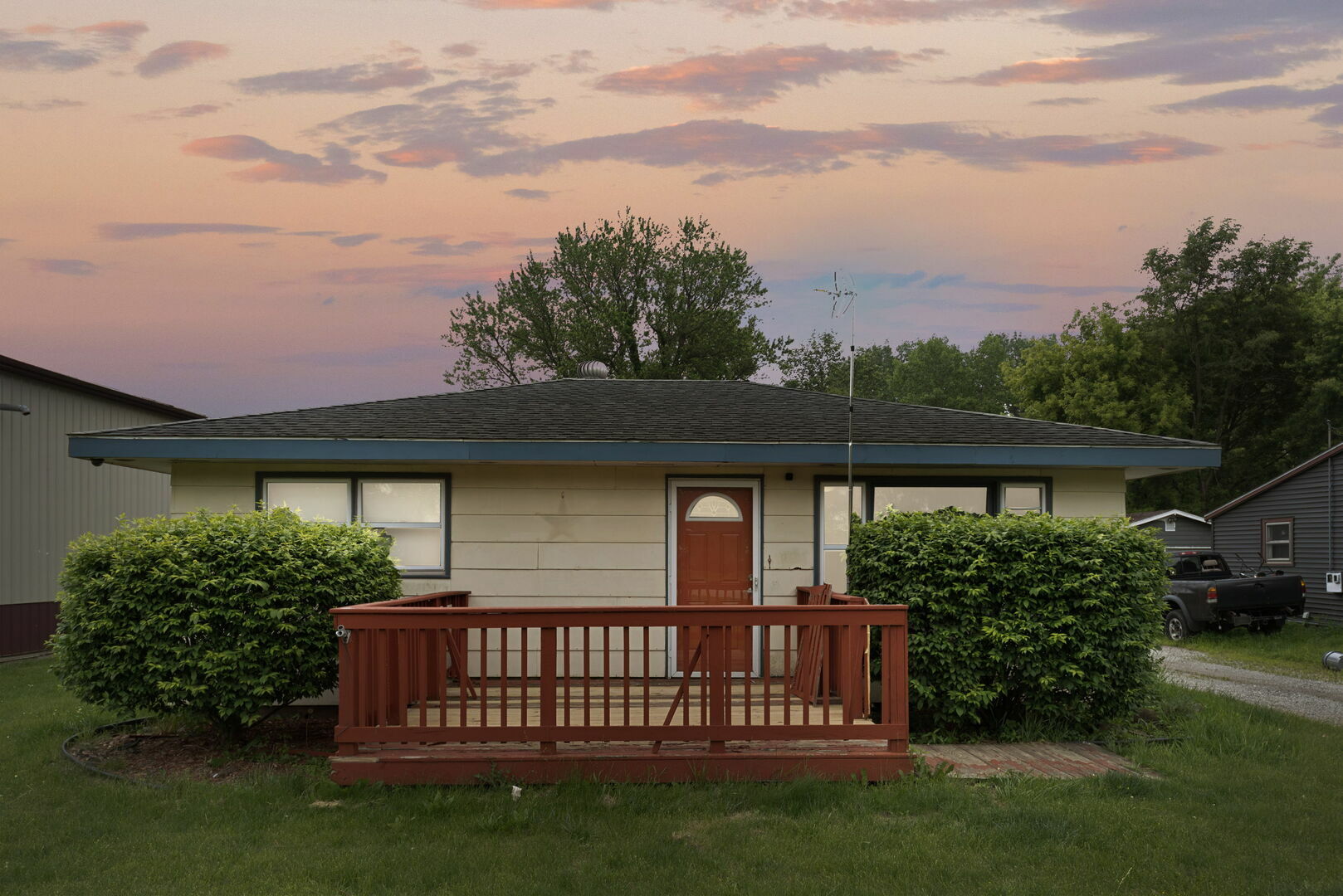 Property Photo: 5460 B W State Route 17 IL 60901