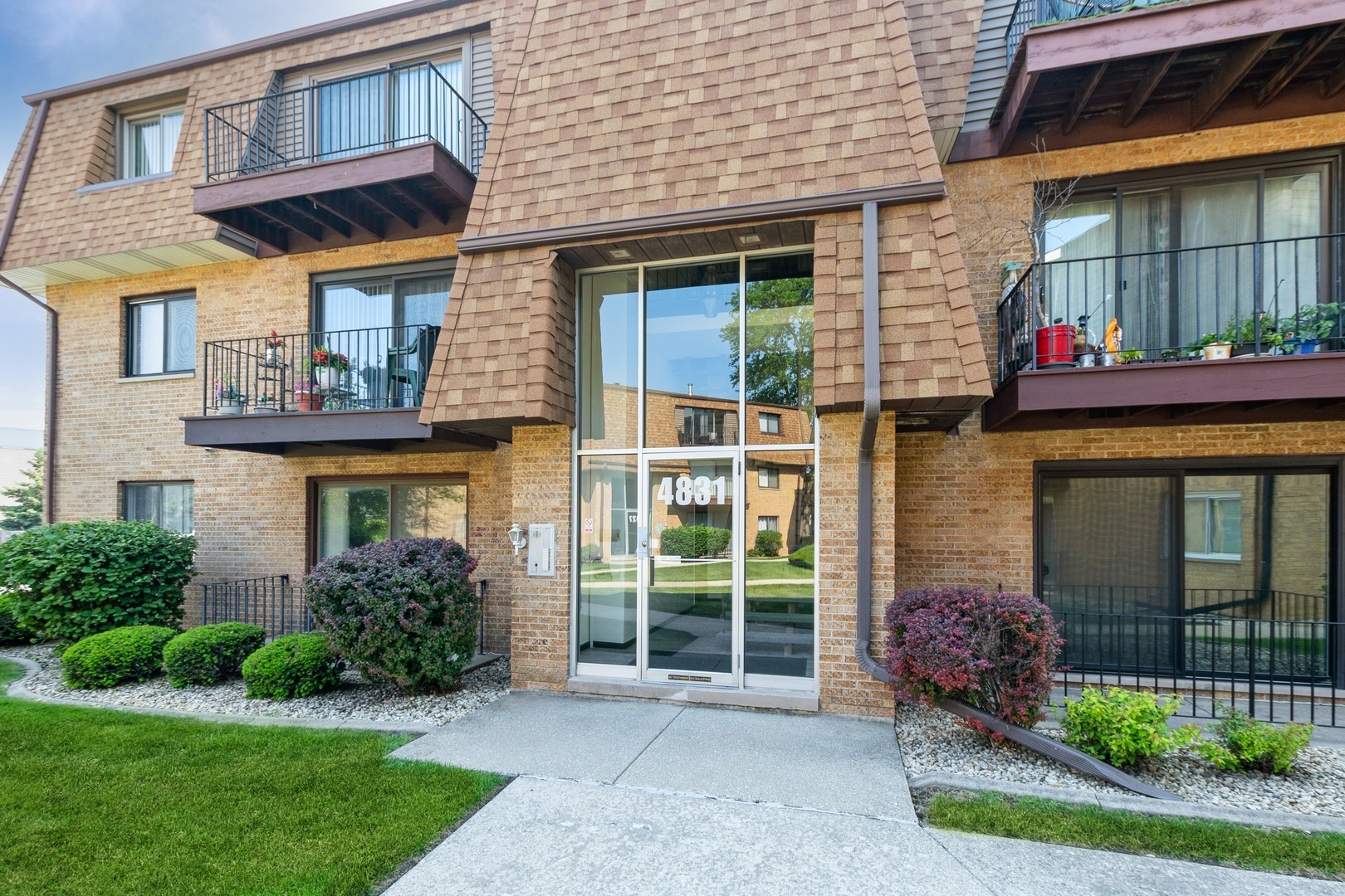 Property Photo:  4831 W 109th Street 101  IL 60453 