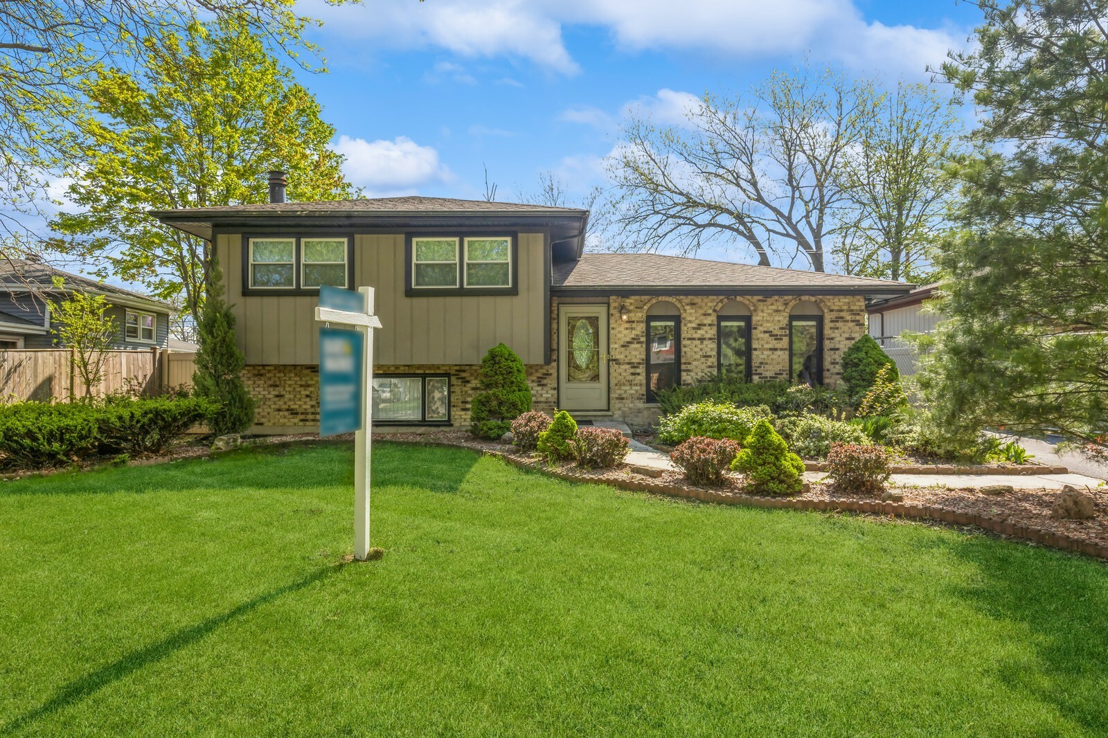 Property Photo: 912 Macgregor Road IL 60441