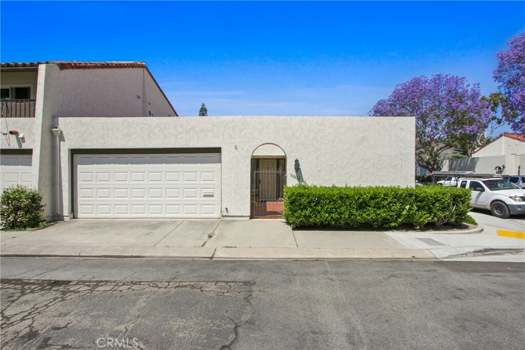 Property Photo: 30828 Calle Chueca CA 92675