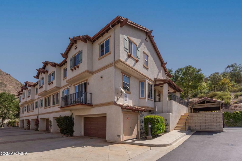Property Photo: 4725 Via Altamira CA 91320
