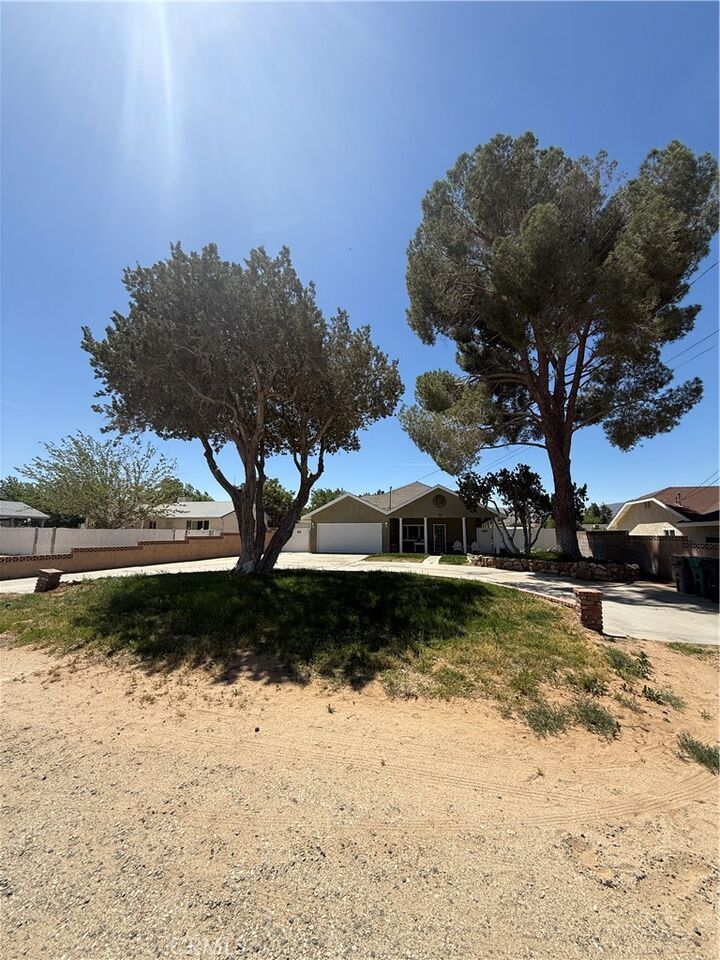 Property Photo: 4230 W Avenue L2 CA 93536