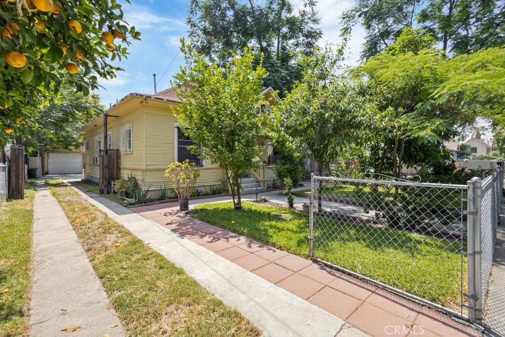Property Photo: 1085 N Arrowhead Avenue CA 92410