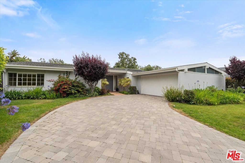 Property Photo:  30724 Manzano Drive  CA 90265 