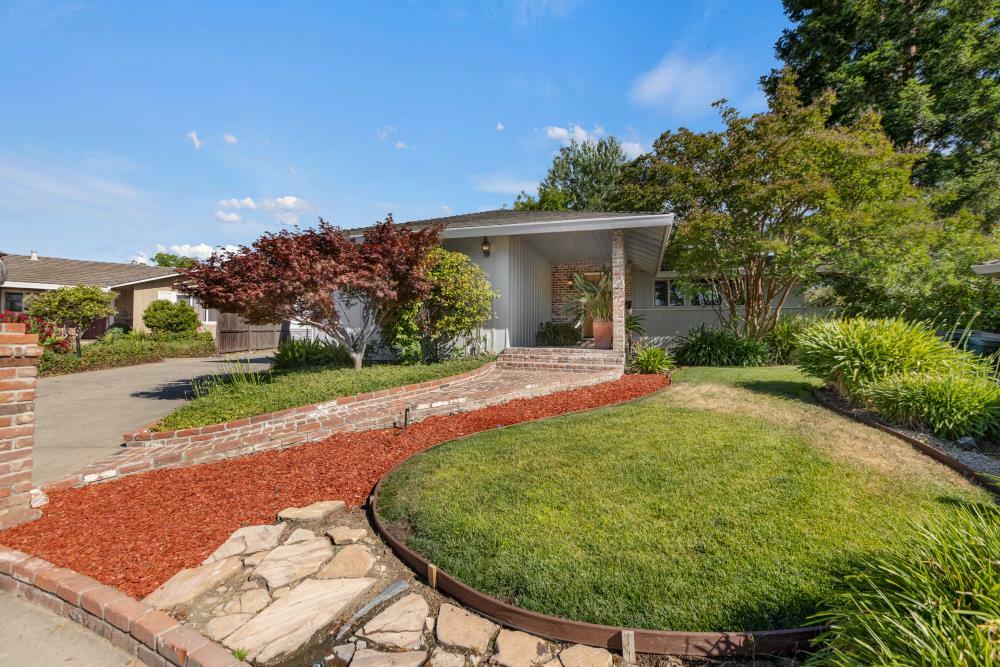 Property Photo: 4124 Bruhn Court CA 95821