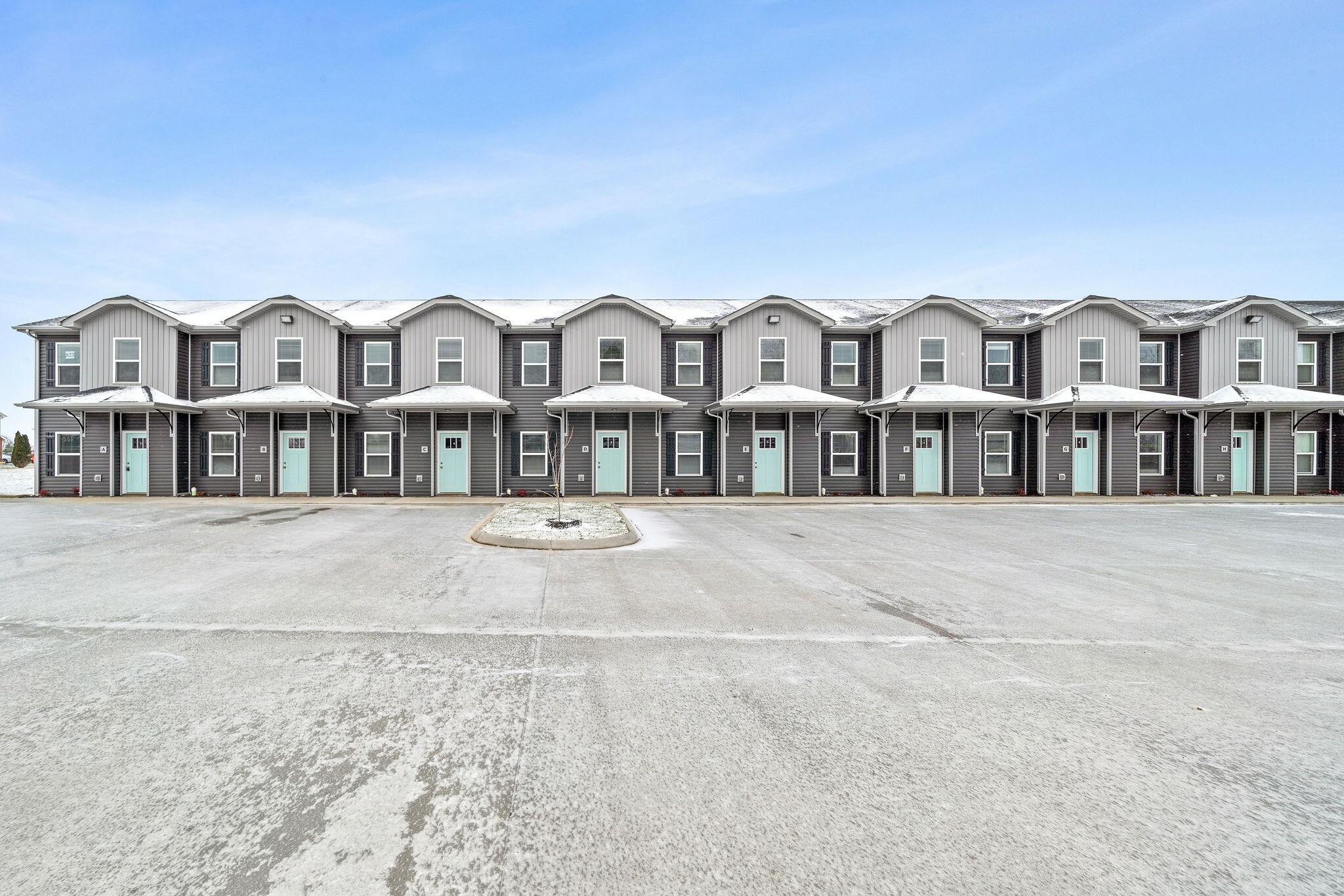 Property Photo: 823 Professional Park Dr G TN 37040