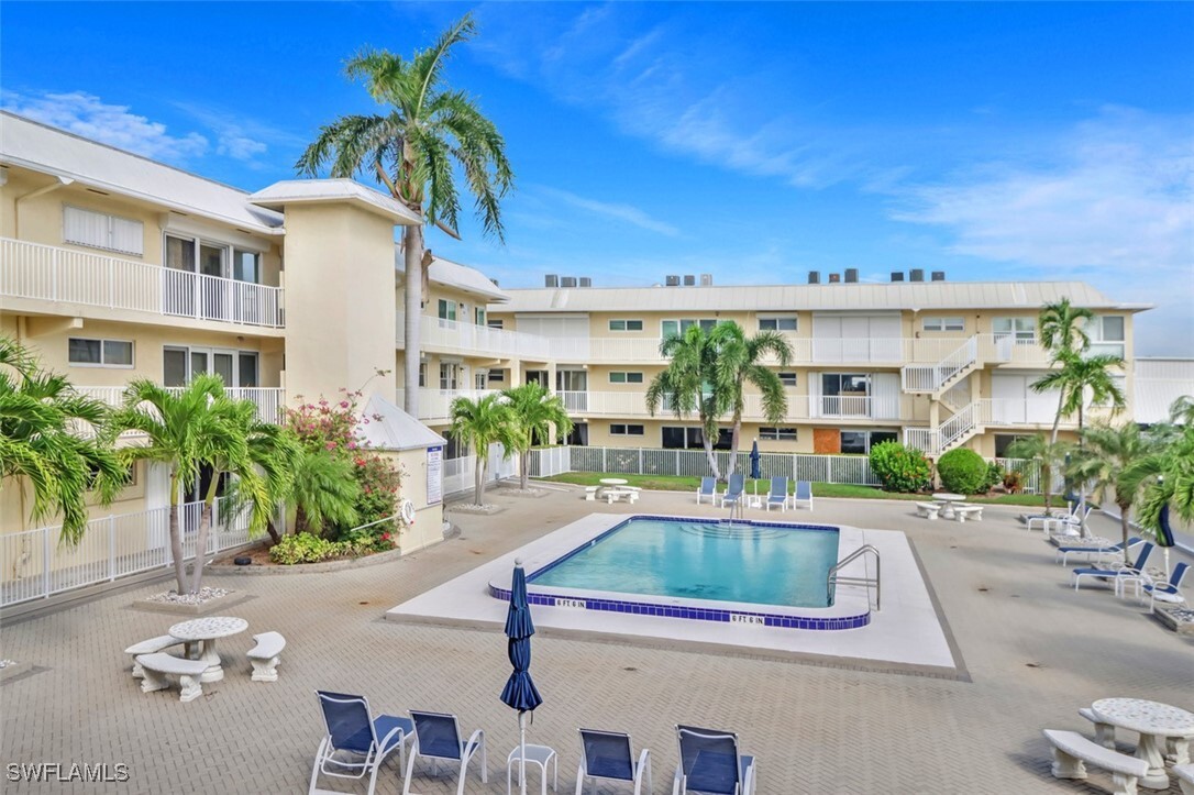 Property Photo: 1100 8th Avenue S 211B FL 34102