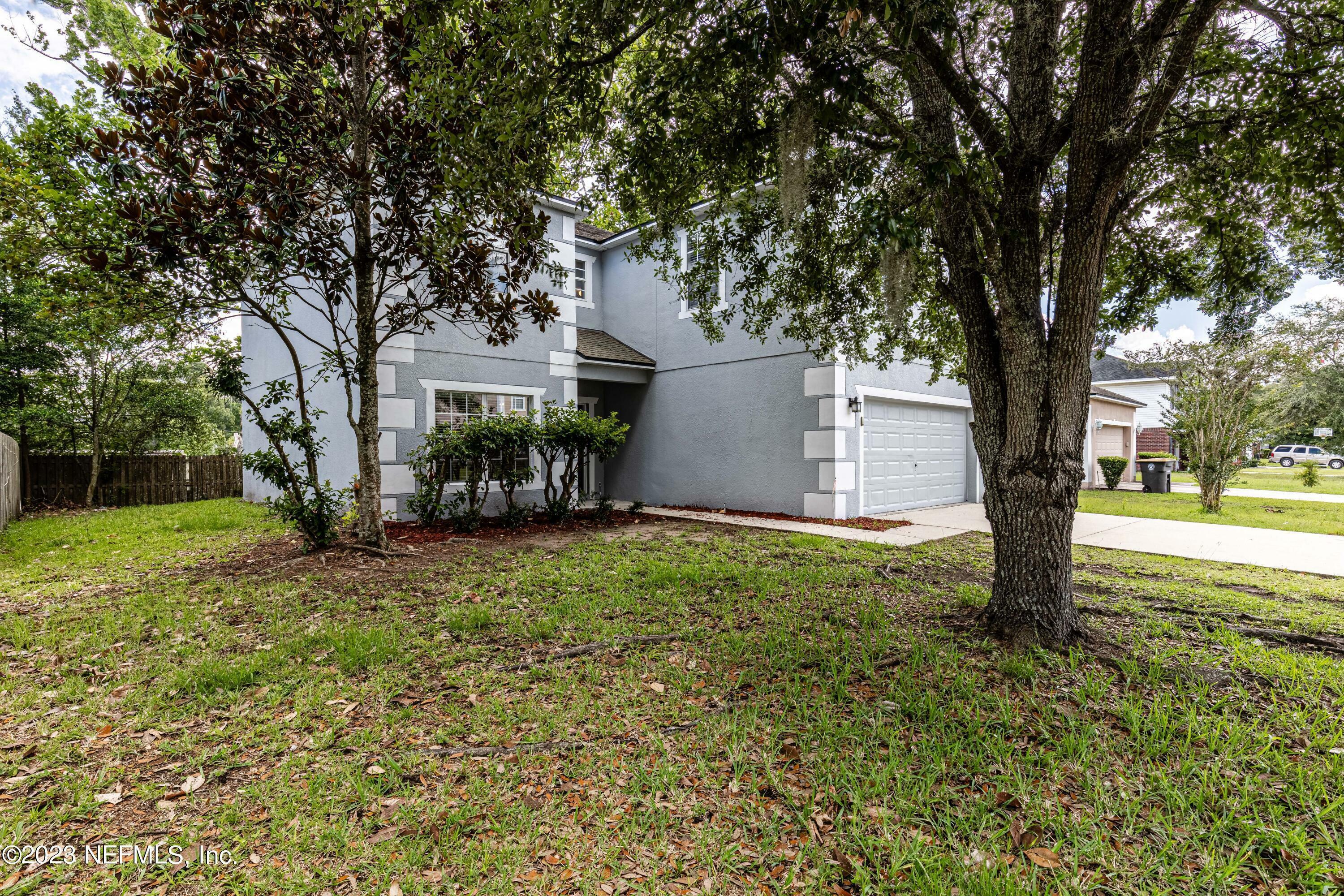 Property Photo: 8014 Ridgehill View Road FL 32210