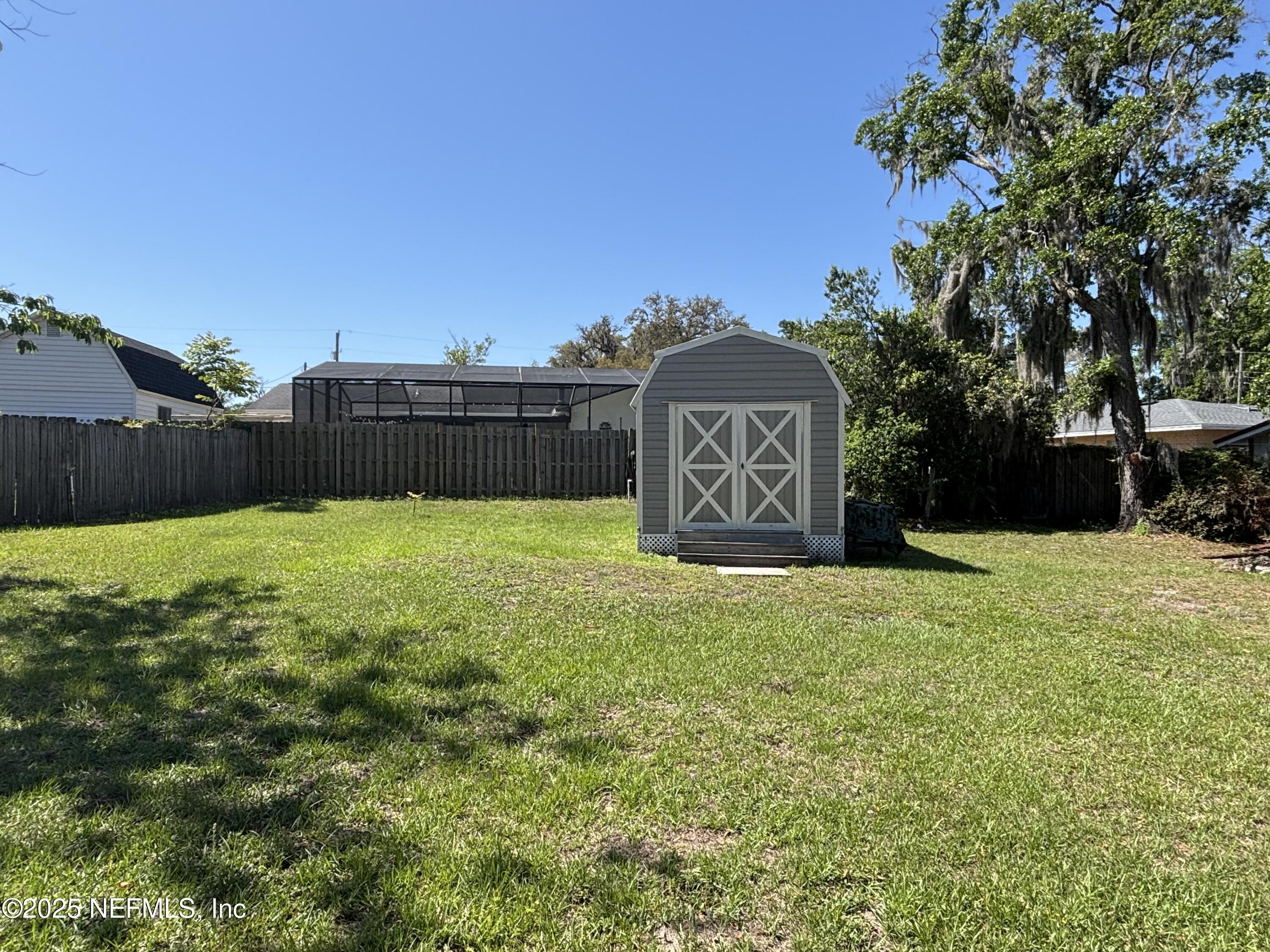 Property Photo: 408 Leo Court FL 32073