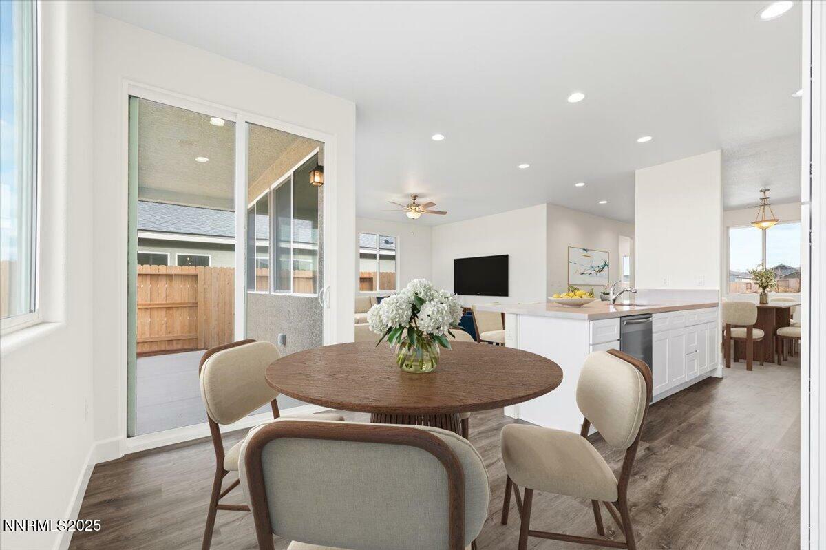 Property Photo: 847 Agate Way NV 89408